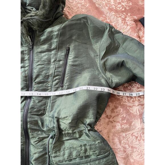 Vintage 90s green Greg bell lamb fur hood nylon thick jacket medium - Picture 7 of 8